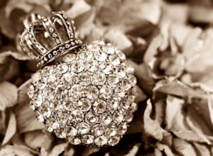 heart, crown, hydrangea-2945406.jpg